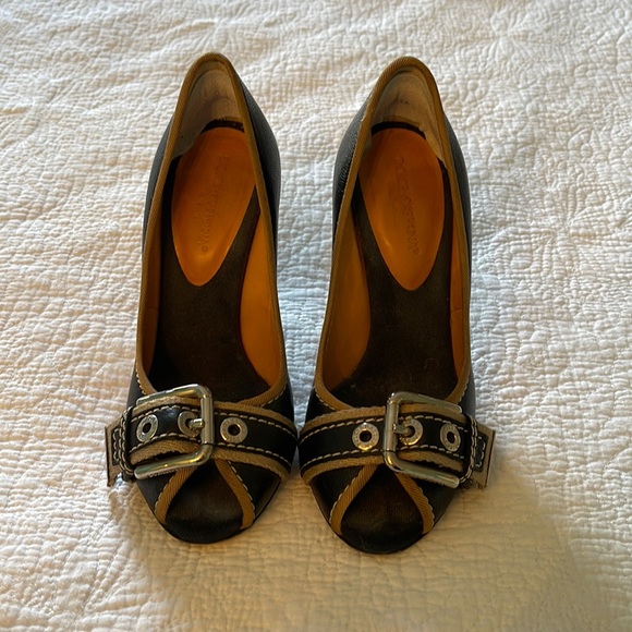 dolce and gabbana toucan heels